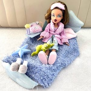 BRATZ Doll and Furniture Set